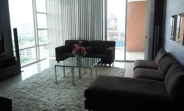 For rent 3 bedrooms condo in Khlong Toei, Bangkok