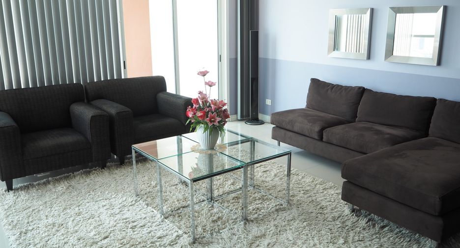 For rent 3 bedrooms condo in Khlong Toei, Bangkok