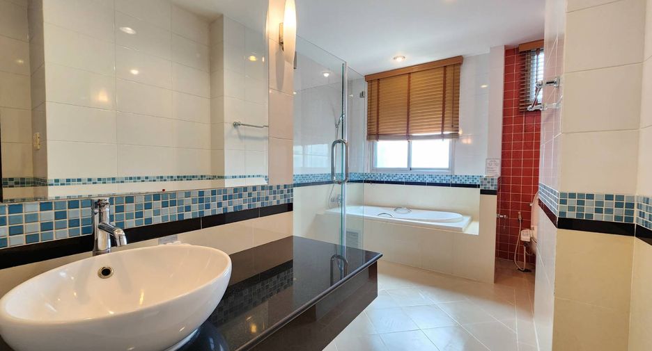 For rent 3 ベッドルーム condo in Khlong Toei, Bangkok