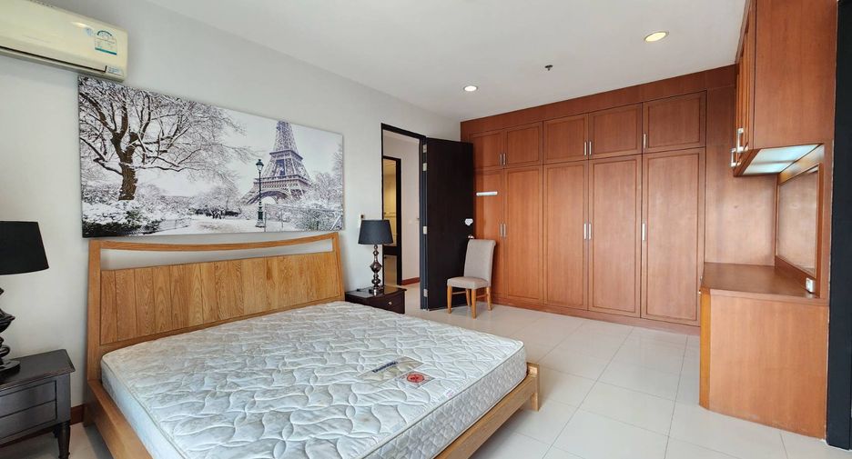 For rent 3 ベッドルーム condo in Khlong Toei, Bangkok