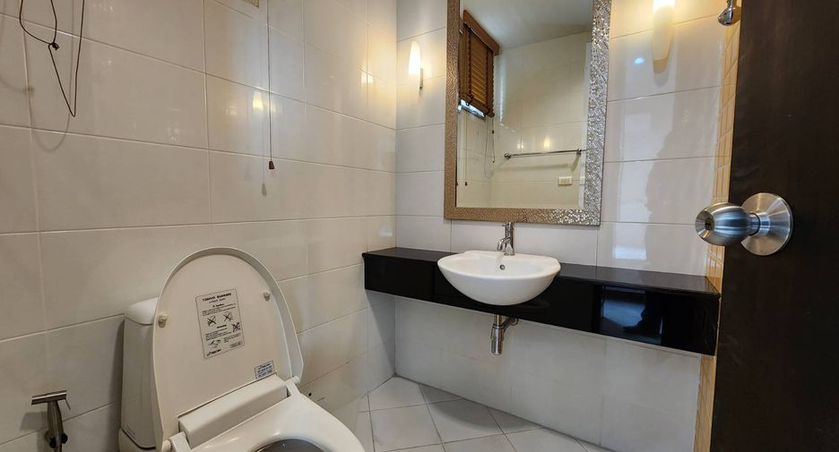 For rent 3 ベッドルーム condo in Khlong Toei, Bangkok