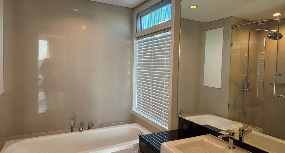 For rent 3 bedrooms condo in Khlong Toei, Bangkok