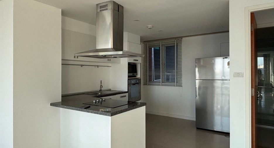 For rent 3 bedrooms condo in Khlong Toei, Bangkok