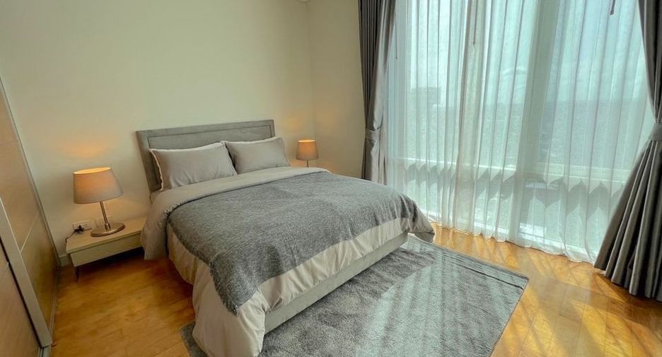 For rent 3 bedrooms condo in Khlong Toei, Bangkok