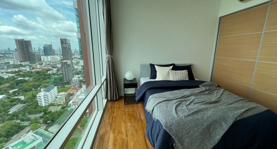 For rent 3 bedrooms condo in Khlong Toei, Bangkok