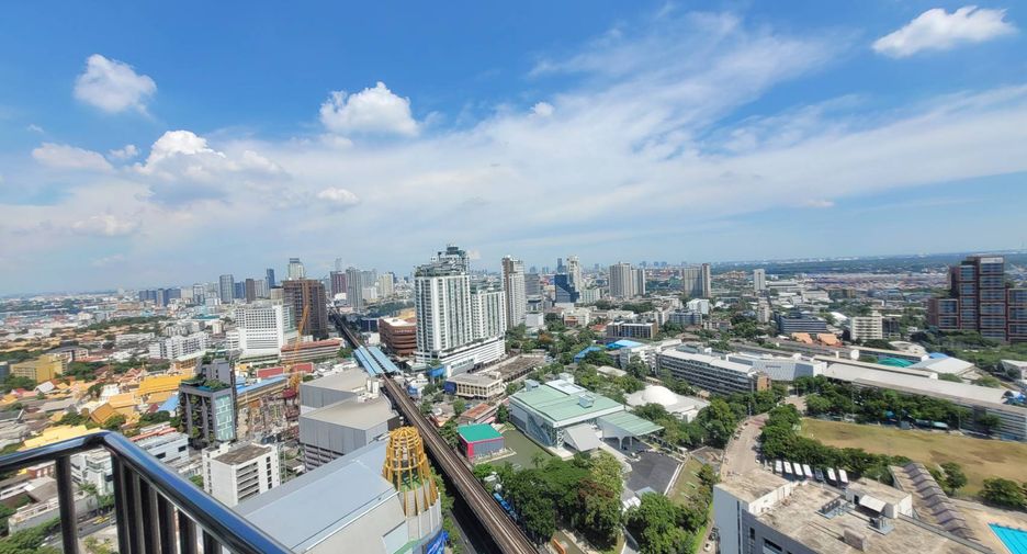 For rent 3 bedrooms condo in Khlong Toei, Bangkok