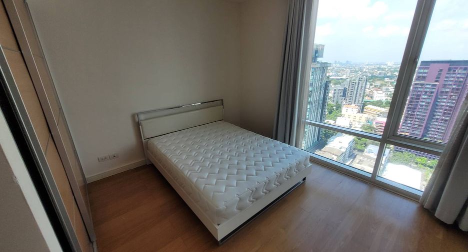 For rent 3 bedrooms condo in Khlong Toei, Bangkok