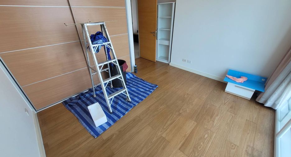 For rent 3 bedrooms condo in Khlong Toei, Bangkok