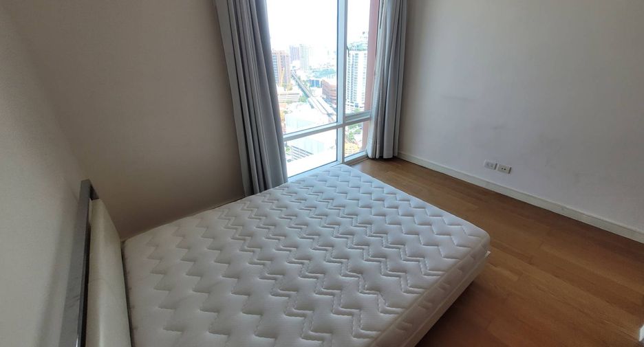 For rent 3 bedrooms condo in Khlong Toei, Bangkok