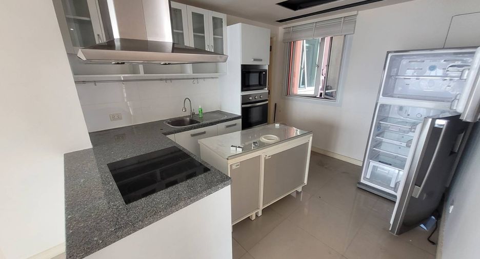 For rent 3 bedrooms condo in Khlong Toei, Bangkok