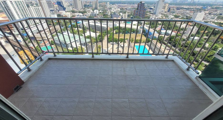 For rent 3 bedrooms condo in Khlong Toei, Bangkok