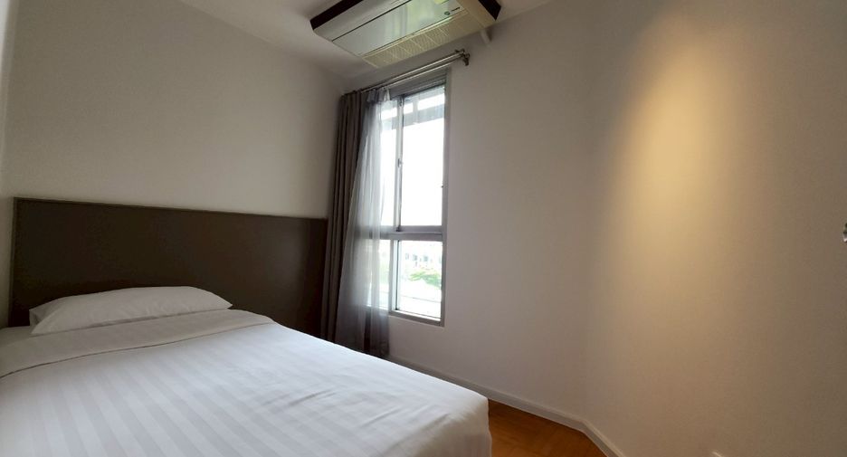 For rent 3 bedrooms condo in Yan Nawa, Bangkok