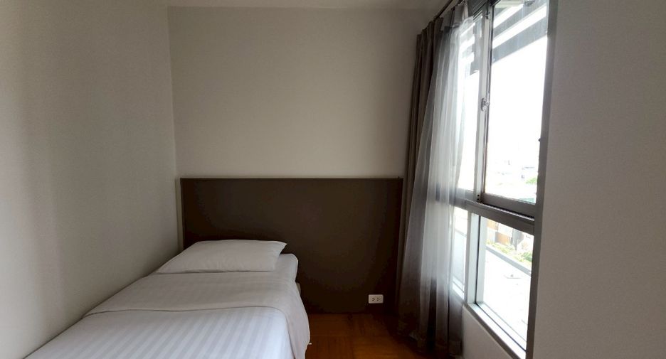 For rent 3 bedrooms condo in Yan Nawa, Bangkok