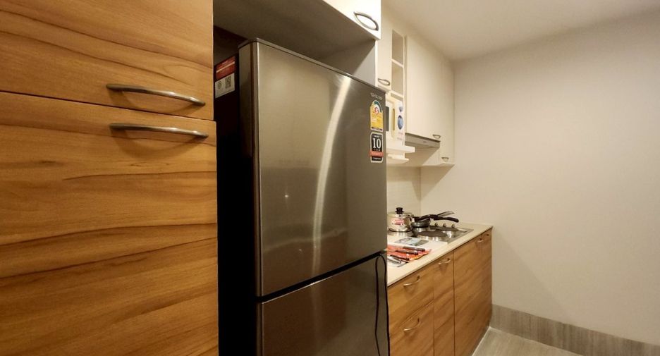 For rent 3 bedrooms condo in Yan Nawa, Bangkok