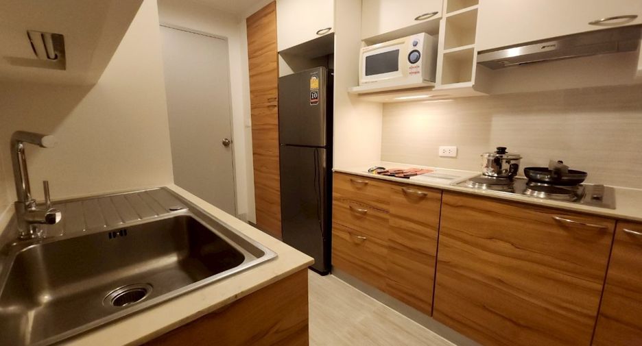 For rent 3 bedrooms condo in Yan Nawa, Bangkok