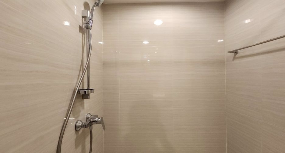 For rent 3 bedrooms condo in Yan Nawa, Bangkok