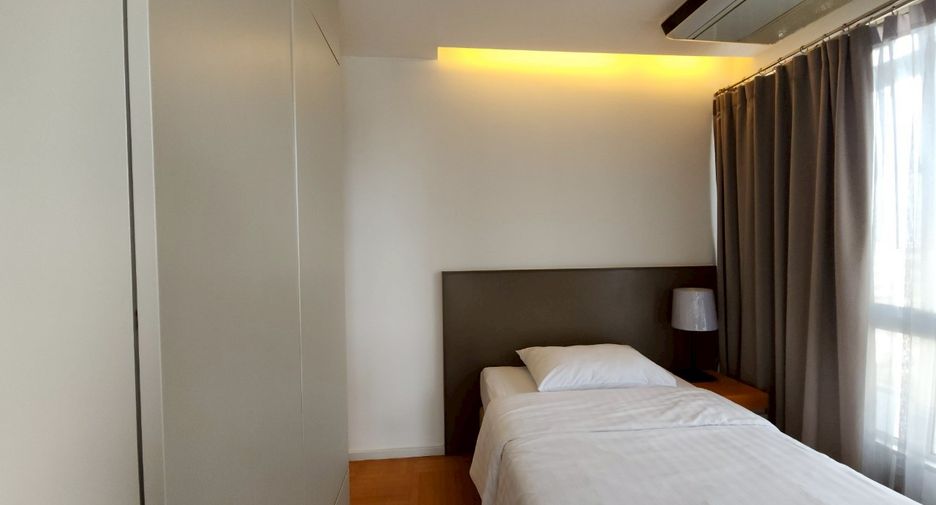 For rent 3 bedrooms condo in Yan Nawa, Bangkok