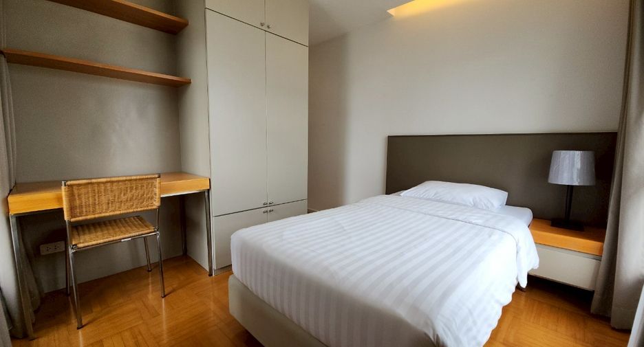 For rent 3 bedrooms condo in Yan Nawa, Bangkok
