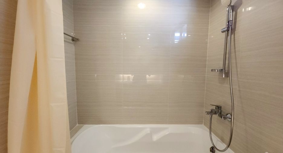 For rent 3 bedrooms condo in Yan Nawa, Bangkok