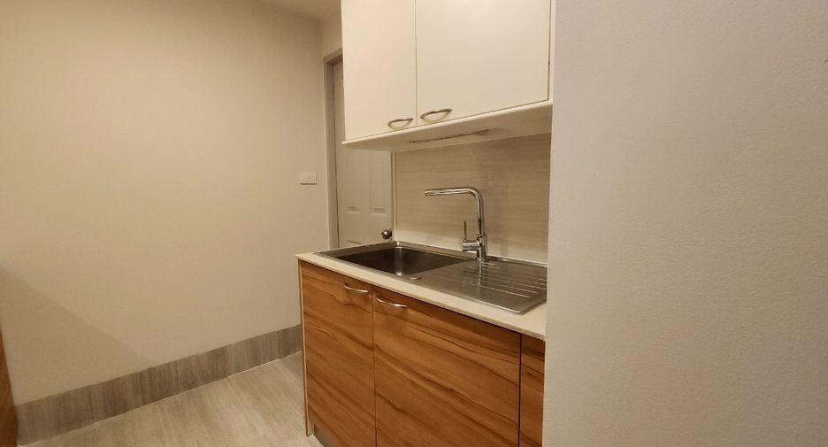 For rent 3 bedrooms condo in Yan Nawa, Bangkok