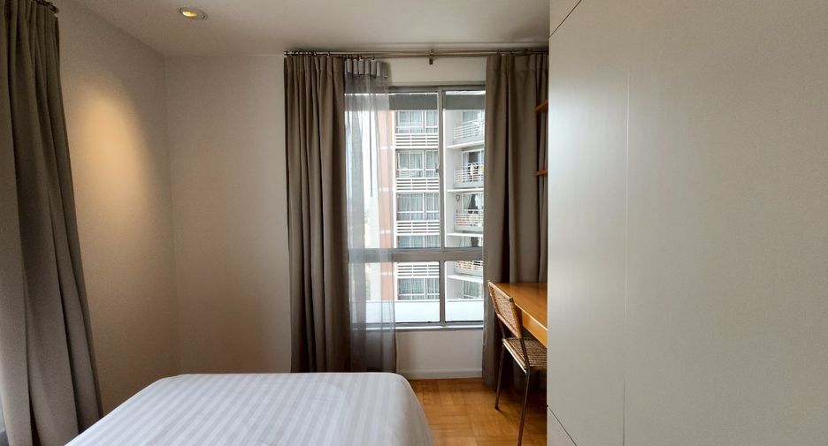 For rent 3 bedrooms condo in Yan Nawa, Bangkok