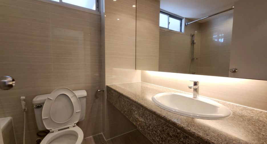 For rent 3 bedrooms condo in Yan Nawa, Bangkok