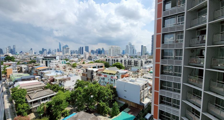 For rent 3 bedrooms condo in Yan Nawa, Bangkok