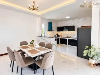 出租 4 卧室 别墅 在 Bang Lamung, Chon Buri