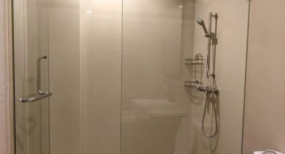 Condo en alquiler y en venta de 2 habitaciones en Khlong San, Bangkok