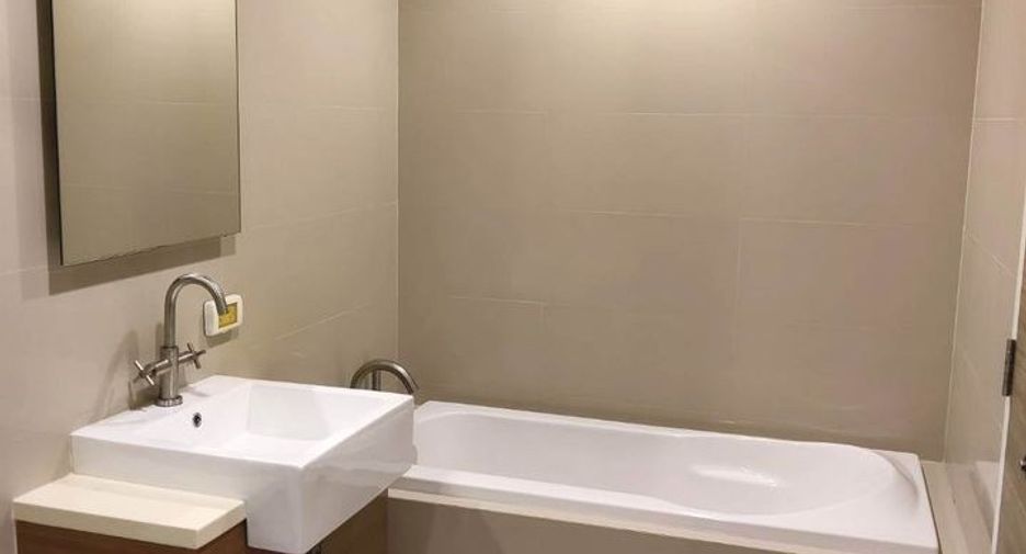 Condo en alquiler y en venta de 2 habitaciones en Khlong San, Bangkok