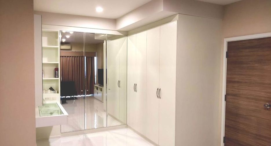 Condo en alquiler y en venta de 2 habitaciones en Khlong San, Bangkok