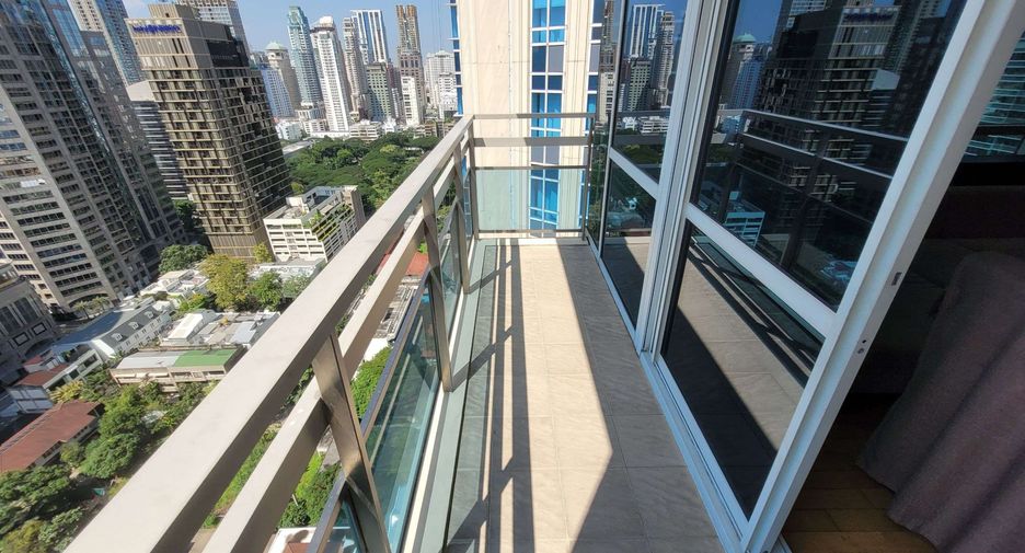 For rent 2 bedrooms condo in Pathum Wan, Bangkok