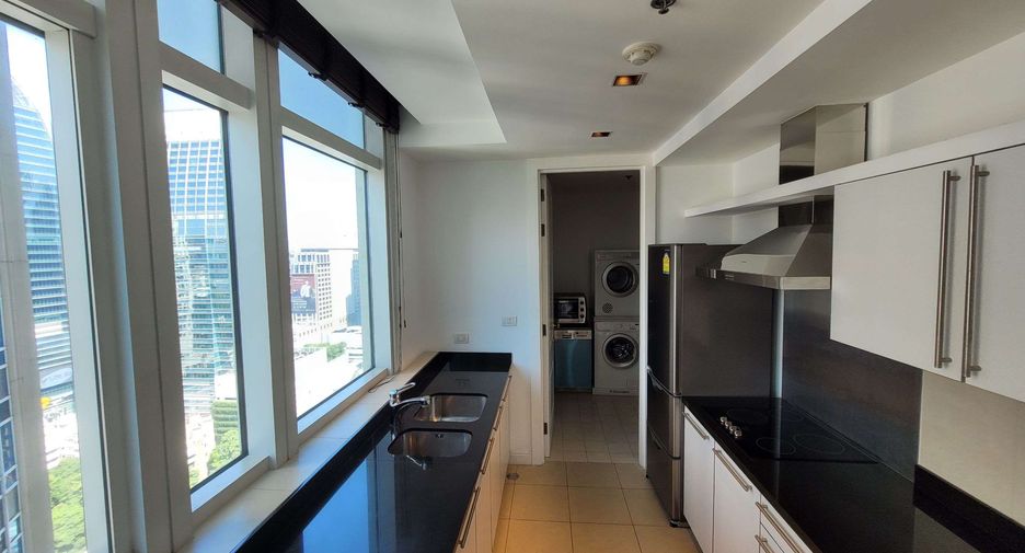 For rent 2 bedrooms condo in Pathum Wan, Bangkok