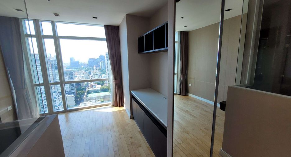 For rent 2 bedrooms condo in Pathum Wan, Bangkok