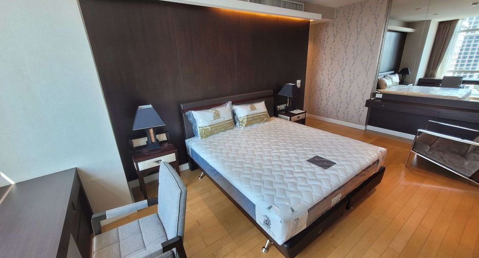 For rent 2 bedrooms condo in Pathum Wan, Bangkok