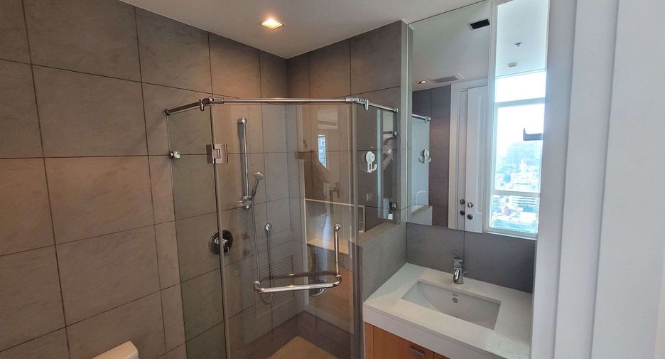 For rent 2 bedrooms condo in Pathum Wan, Bangkok