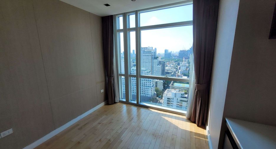 For rent 2 bedrooms condo in Pathum Wan, Bangkok