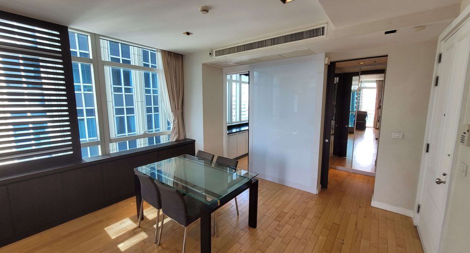 For rent 2 bedrooms condo in Pathum Wan, Bangkok