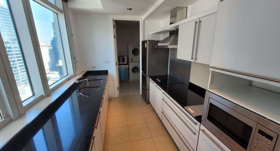 For rent 2 bedrooms condo in Pathum Wan, Bangkok