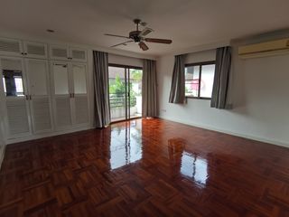 À louer 4 chambres maison à Khlong Toei, Bangkok