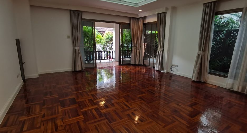 Haus zur Miete mit 4 Zimmer in Khlong Toei, Bangkok