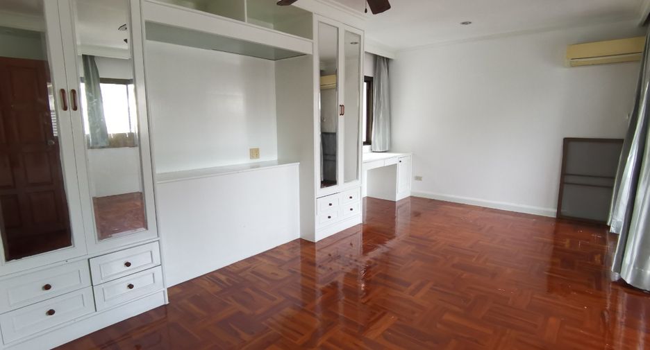 Haus zur Miete mit 4 Zimmer in Khlong Toei, Bangkok