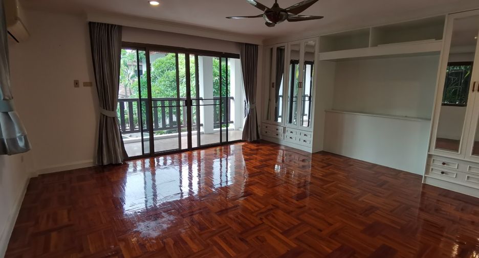 Haus zur Miete mit 4 Zimmer in Khlong Toei, Bangkok