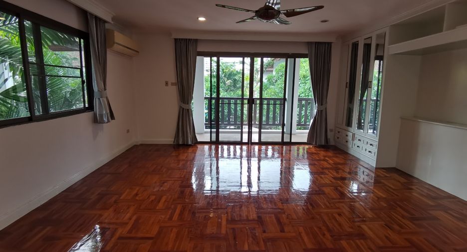 Haus zur Miete mit 4 Zimmer in Khlong Toei, Bangkok