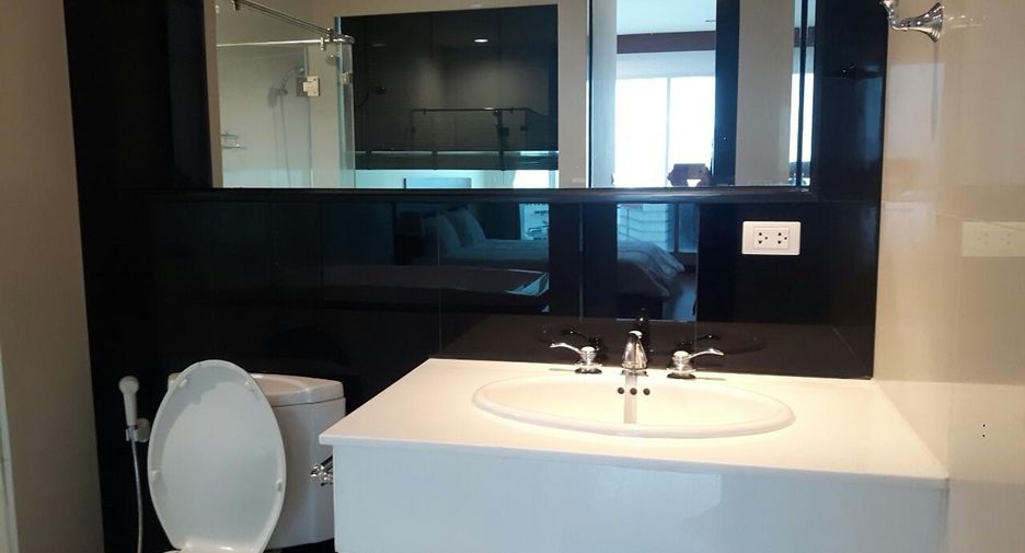Wohnung zur Miete mit 2 Zimmer in Pathum Wan, Bangkok