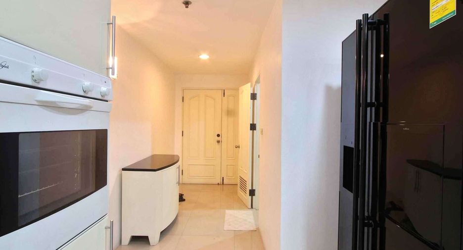 For rent 3 bedrooms condo in Khlong Toei, Bangkok