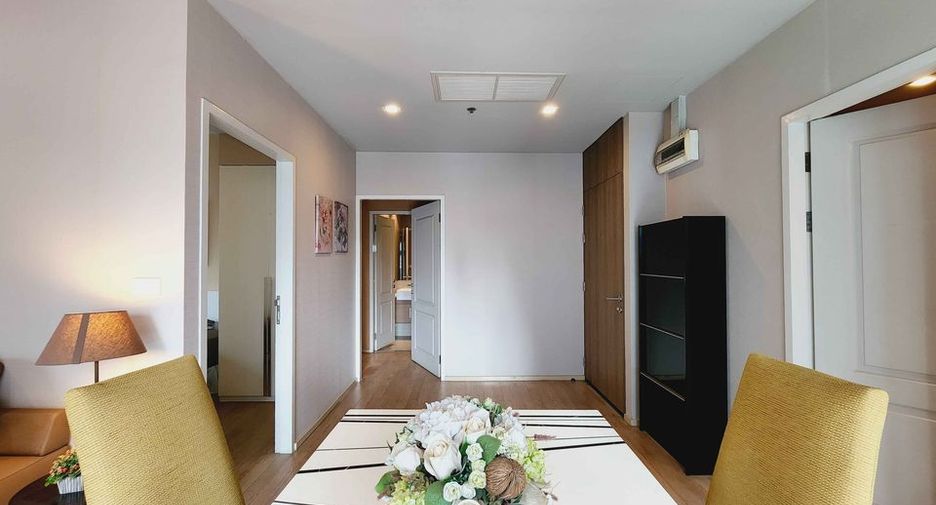For rent 2 bedrooms condo in Khlong Toei, Bangkok