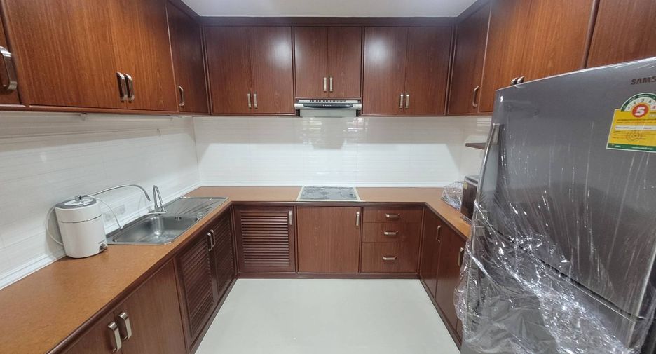Wohnung zur Miete und zum Kauf mit 3 Zimmer in Khlong Toei, Bangkok