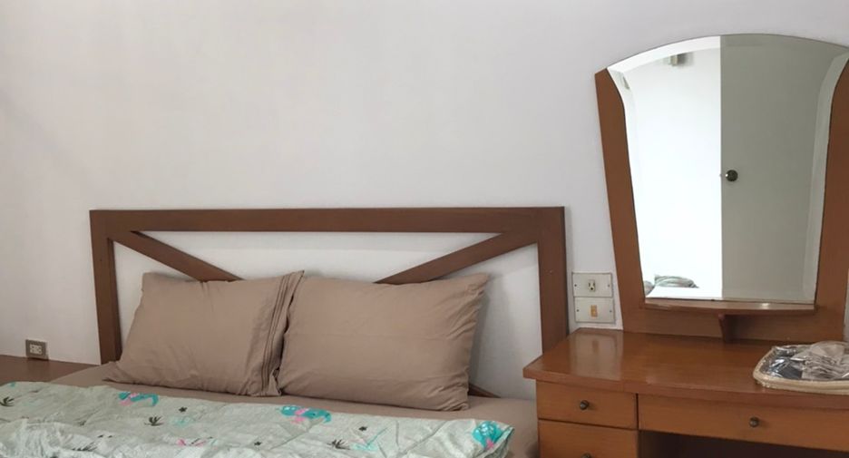 For rent 2 bedrooms condo in Pathum Wan, Bangkok
