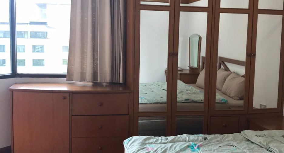 For rent 2 bedrooms condo in Pathum Wan, Bangkok